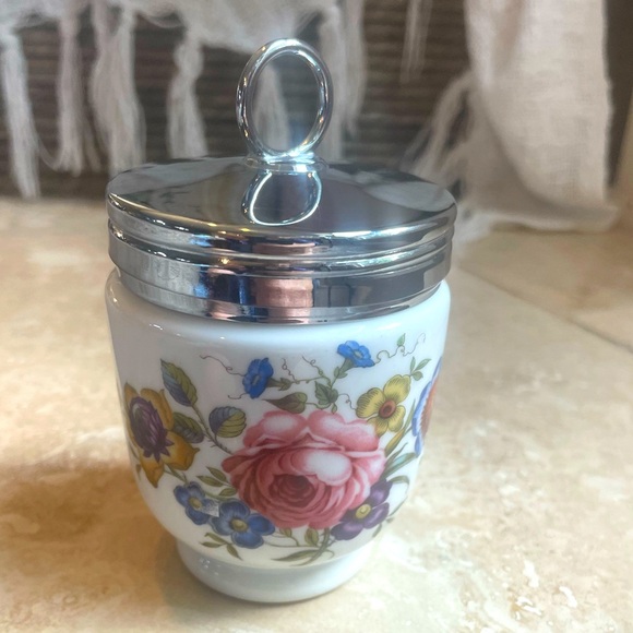 Vintage Royal Worcester single egg coddler in white porcelain with silver lid - Picture 1 of 8